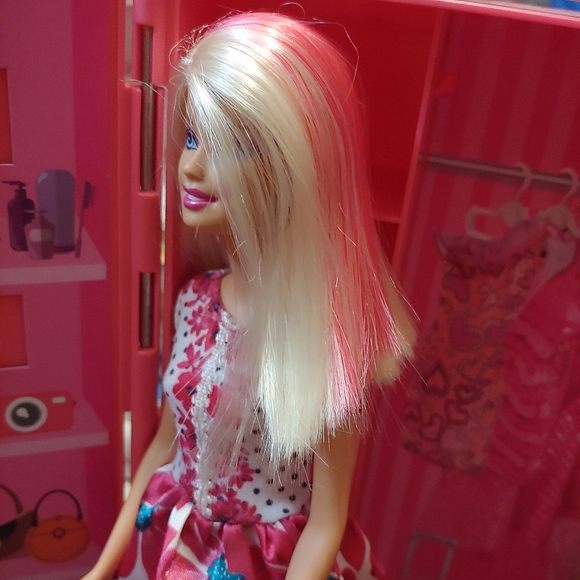 Barbie - Picture 4 of 4